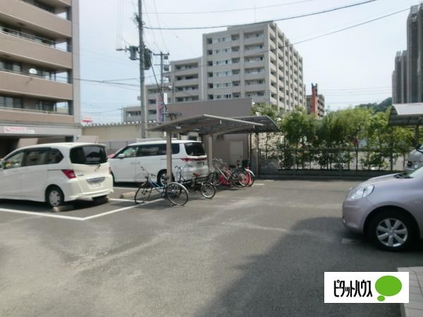 アーバンフィール城西（303） 駐車場