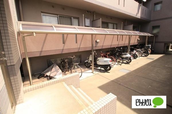 プレファランス鷹師（107） 駐車場