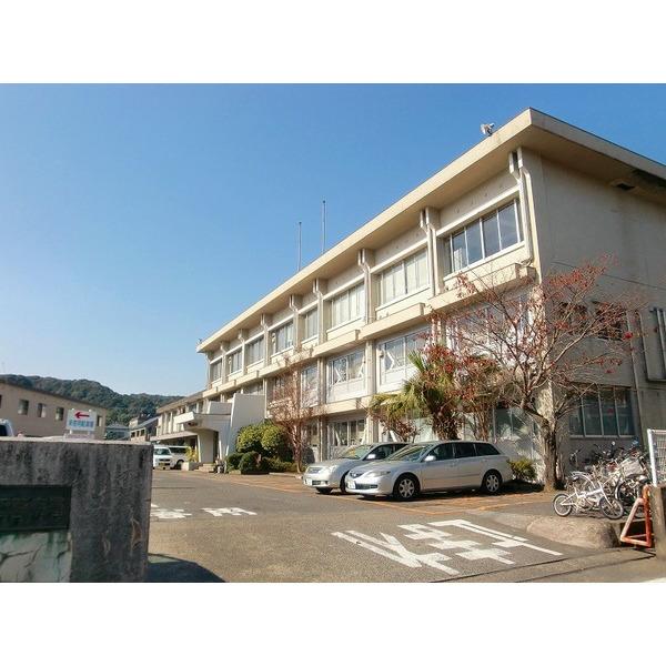 鹿児島西警察署：856m