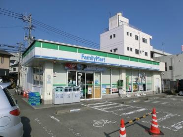 ファミリーマート草牟田町店：131m