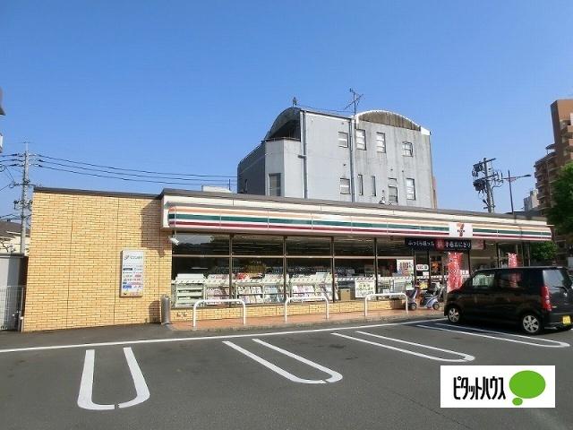 セブンイレブン鹿児島護国神社前店：446m