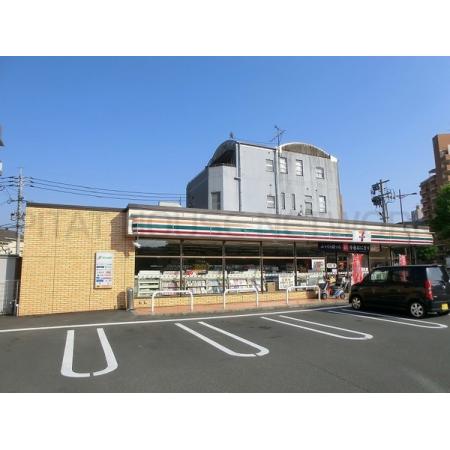 セブンイレブン鹿児島護国神社前店：213m