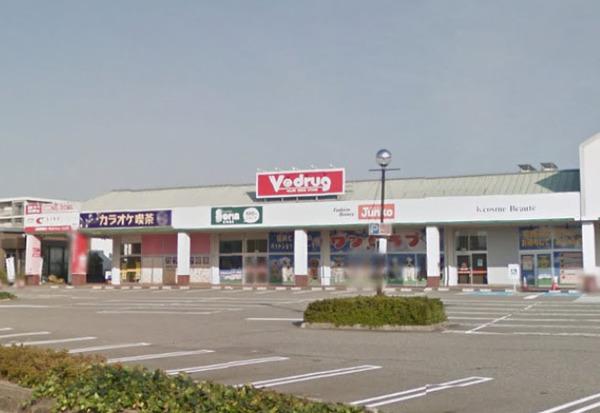 V・drug山室店：782m