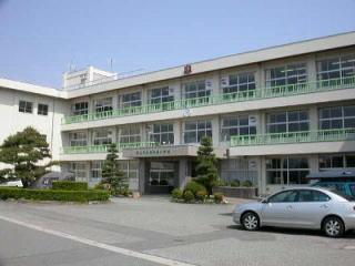富山市立堀川南小学校：1421m