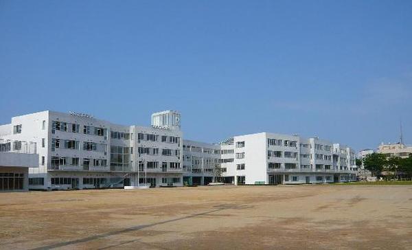 富山市立芝園小学校：923m