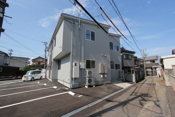 El vita四ツ葉町（102） エントランス