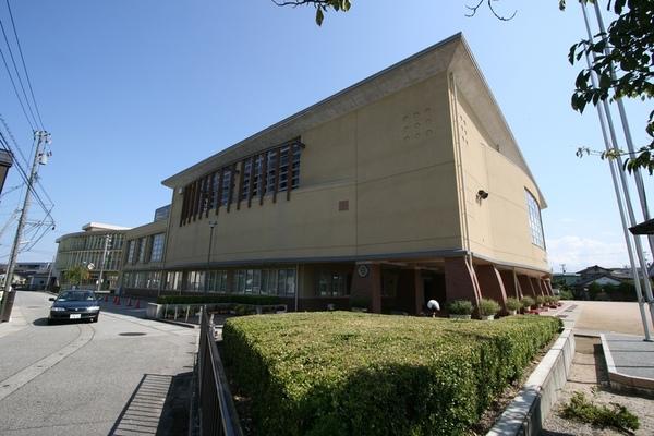 富山市立山室小学校：1064m