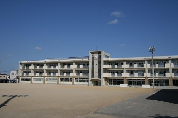 富山市立藤ノ木小学校：814m