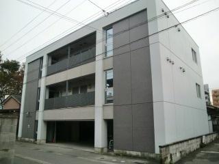 富山駅より徒歩9分 築25年5ヶ月 3階建の賃貸物件