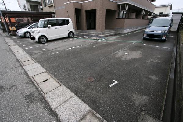ル・シェール掛尾（202） 駐車場