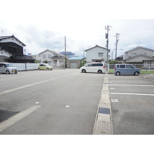 ファイン婦中　E棟（1） 駐車場