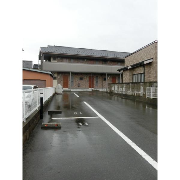 ハピネス大泉（202） 駐車場