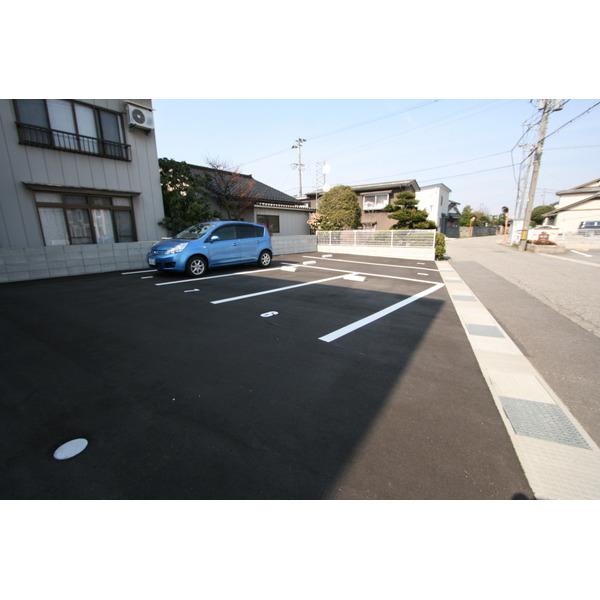 パークプレイス中川原（103） 駐車場