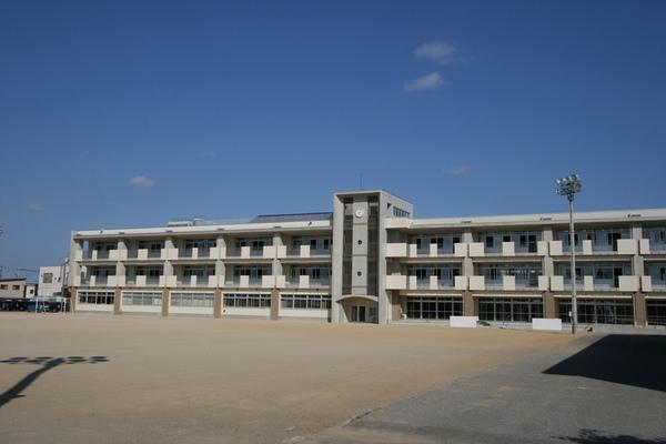 富山市立藤ノ木小学校：785m