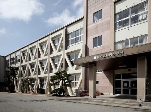 富山市立柳町小学校：634m