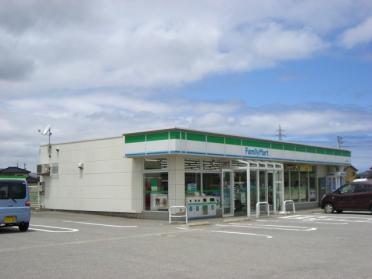 ファミリーマート富山綾田町店：626m