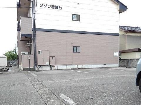メゾン若葉台（102） 駐車場