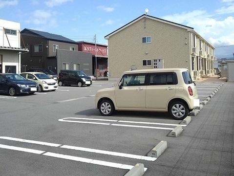 フェリーチェ向新庄（101） 駐車場