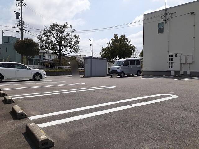 風雅（204） 駐車場
