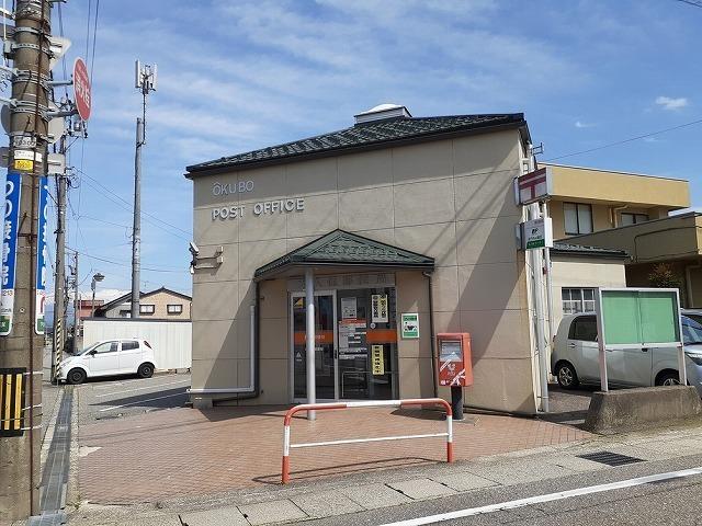 大久保郵便局：900m