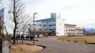 富山市立奥田中学校：469m
