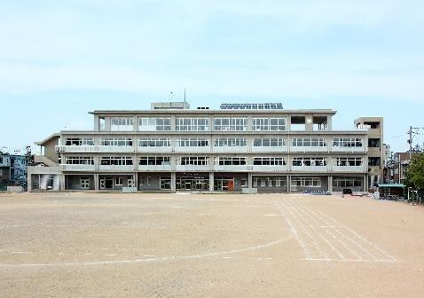 富山市立西田地方小学校：557m