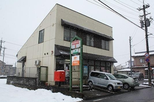 富山上堀郵便局：757m
