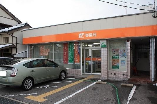 富山小泉郵便局：498m