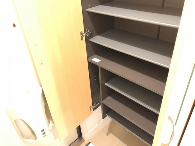 ルミエールオッツ　B棟（103） 収納