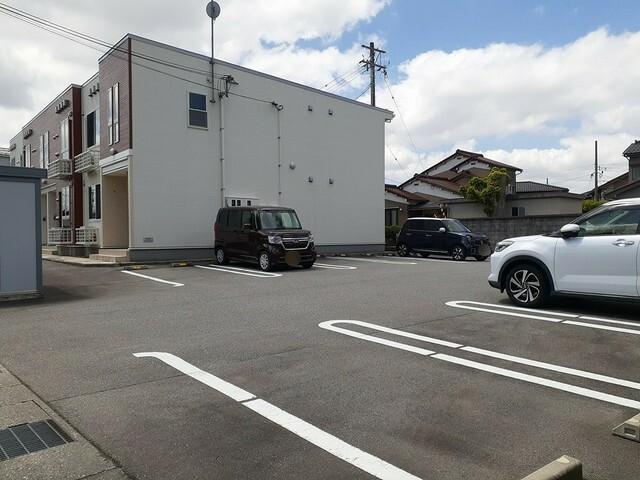 風雅（103） 駐車場
