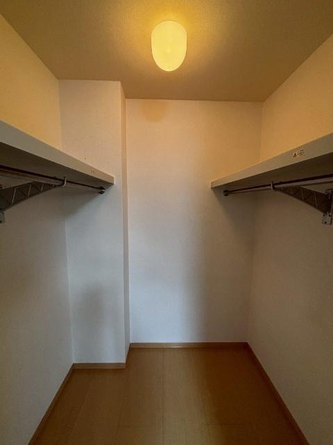 リビングタウン下新北町（101） 収納