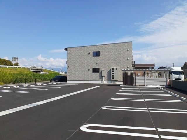 プルミエール手屋Ⅳ（105） 駐車場