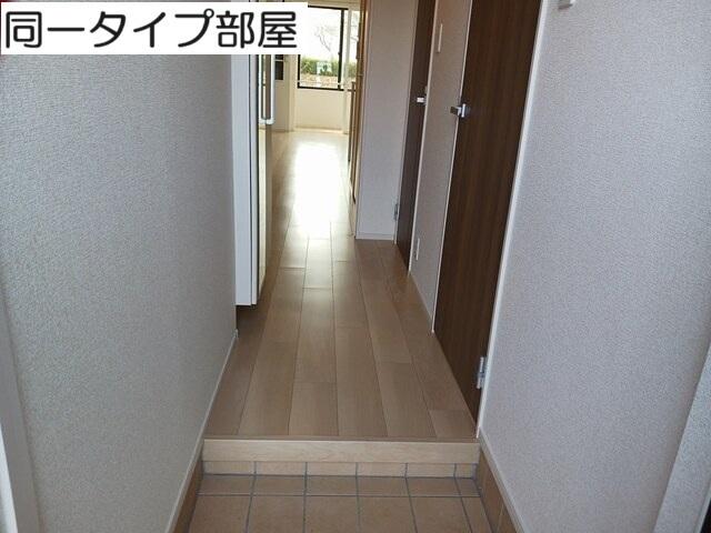 メゾン　ラ　ヴェール（103） 玄関