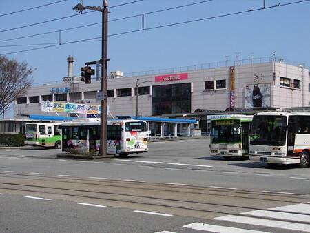 富山駅(JR　北陸本線)：678m