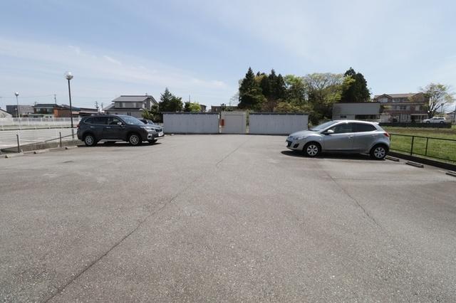 リビングタウン下新北町（205） 駐車場