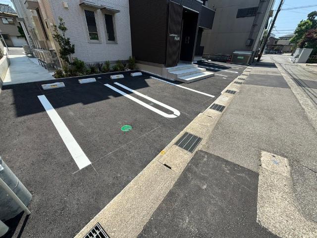 ルミナス南田町（201） 駐車場