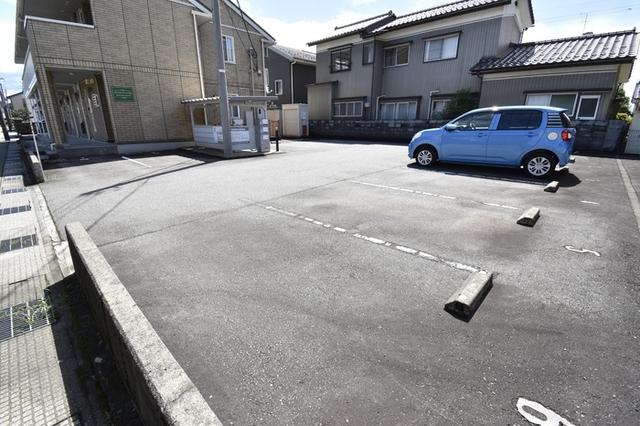 グランドスワード寺町（202） 駐車場