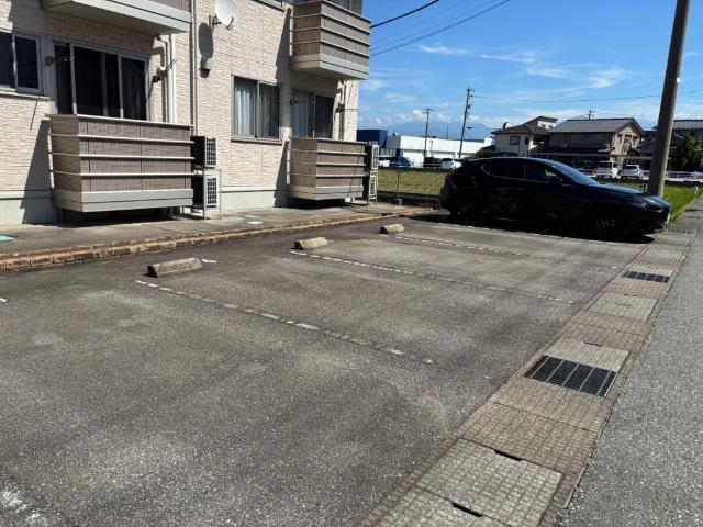 ノーブルレセンテ（202） 駐車場