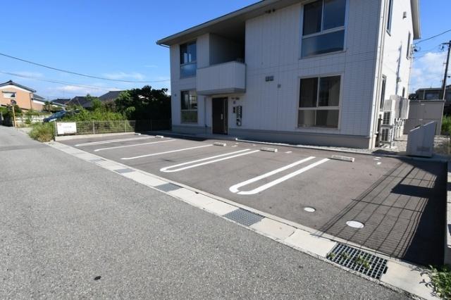 アンジェブラン（102） 駐車場