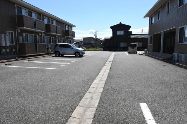 リビングタウン松若町　A棟（205） 駐車場