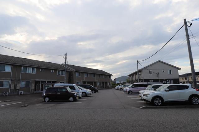ジュネス向新庄　A棟（102） 駐車場