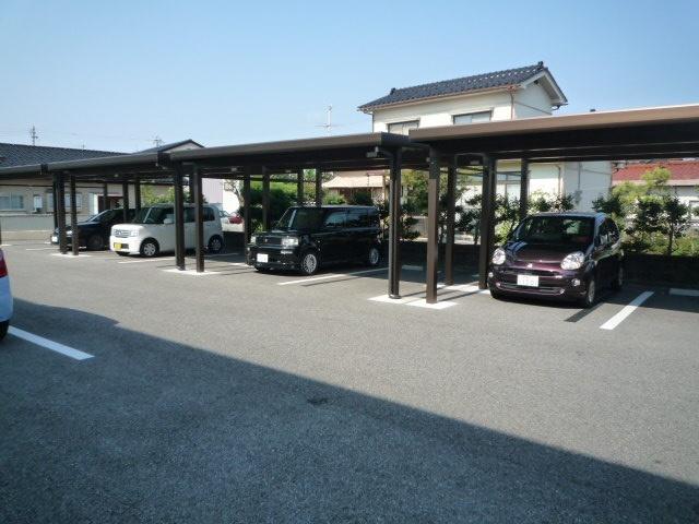 ソルジェンテ（105） 駐車場