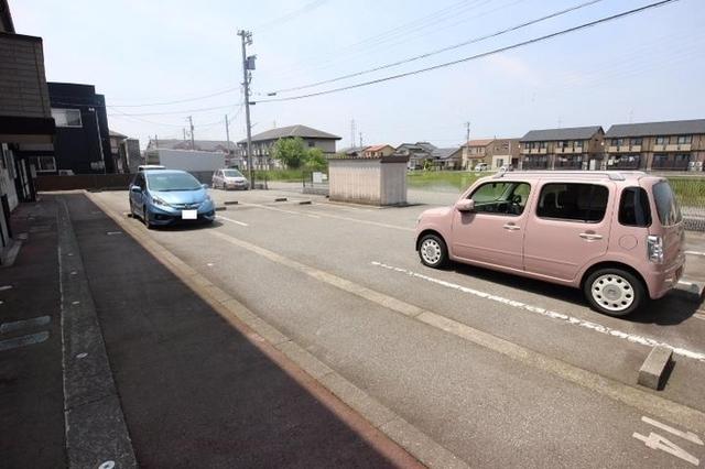 ヴィルヌーブ経堂　B棟（105） 駐車場