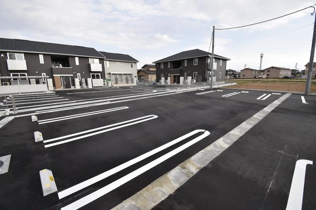 シェレトワレ上冨居　Ｂ棟（101） 駐車場