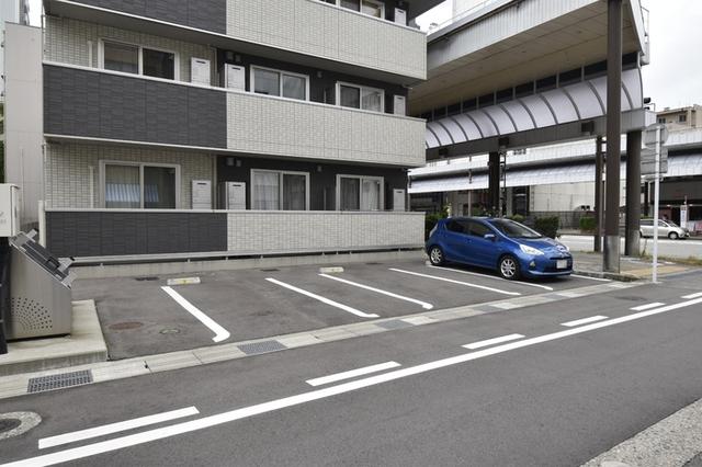 グランドコート堤町（207） 駐車場