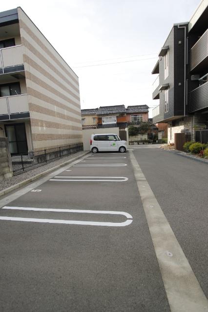 キアラ・アイ（101） 駐車場
