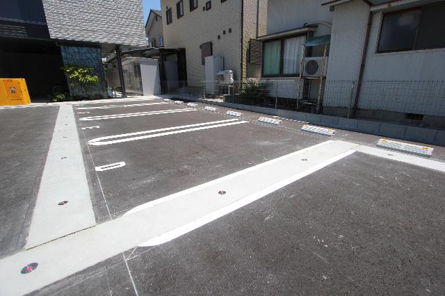ヒストリア堀川小泉（302） 駐車場