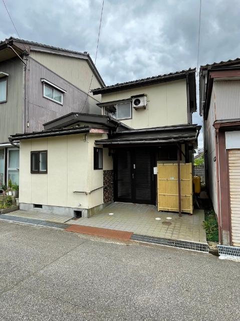 戸出駅より徒歩2分 築53年4ヶ月 2階建の賃貸物件