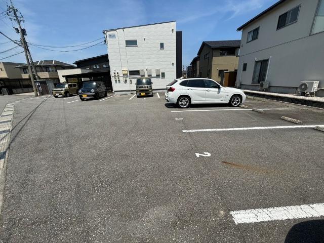 Rexzy（203） 駐車場