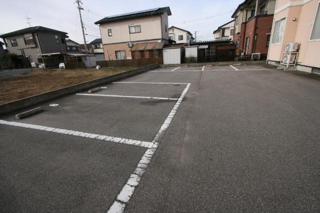 Provence B棟（102） 駐車場